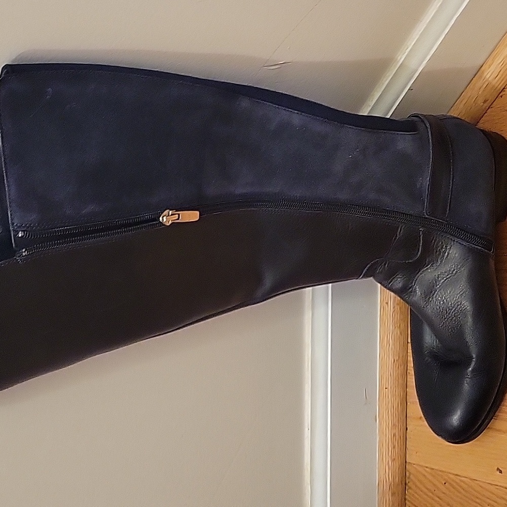Boots - Picture 3 of 10